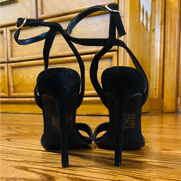 Lulu’s Black Suede Sandals - Picture 2 of 6